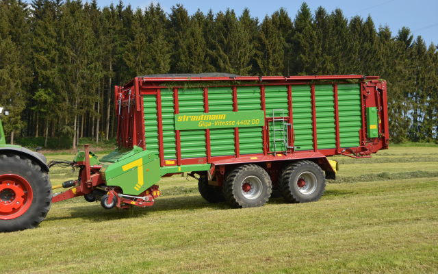 Multi-purpose Forage Wagon - Giga-Vitesse | Strautmann Agricultural ...